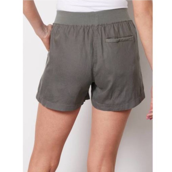 FAHERTY arlie day short in surplus green - Picture 2 of 5